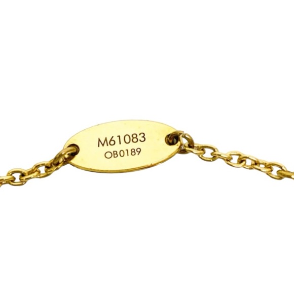 Louis Vuitton Essential V Pendant Necklace - Picture 8 of 12